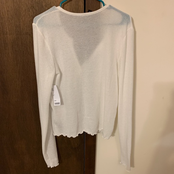 ☁️URBAN OUTFITTERS lettuce edge top☁️ - Picture 2 of 4